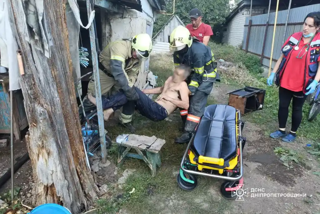 У Павлоградському районі з палаючого будинку врятували чоловіка