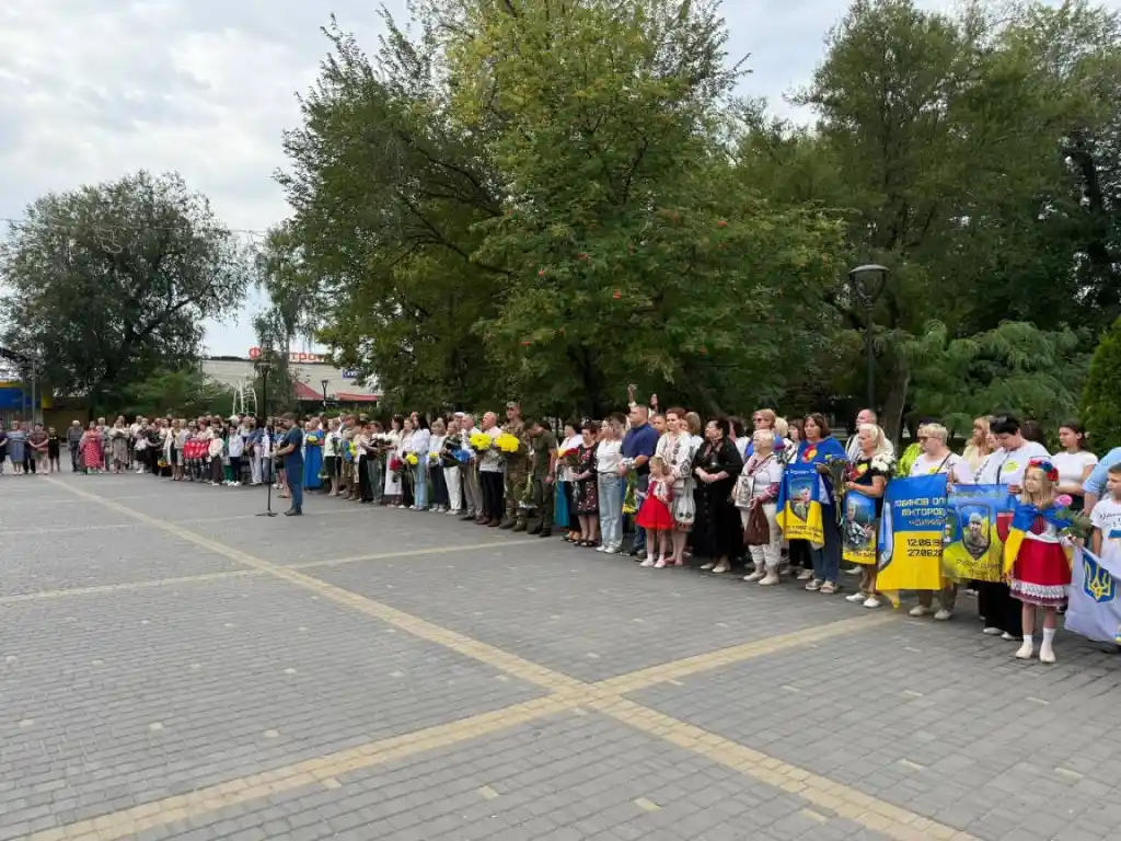 У Павлограді відзначили День Прапора та День Незалежності святковою ходою і нагородженнями