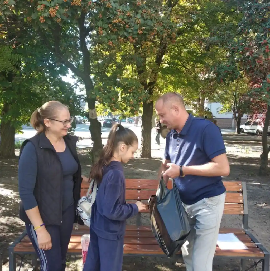 Шкільні набори для дітей із соціально вразливих сімей