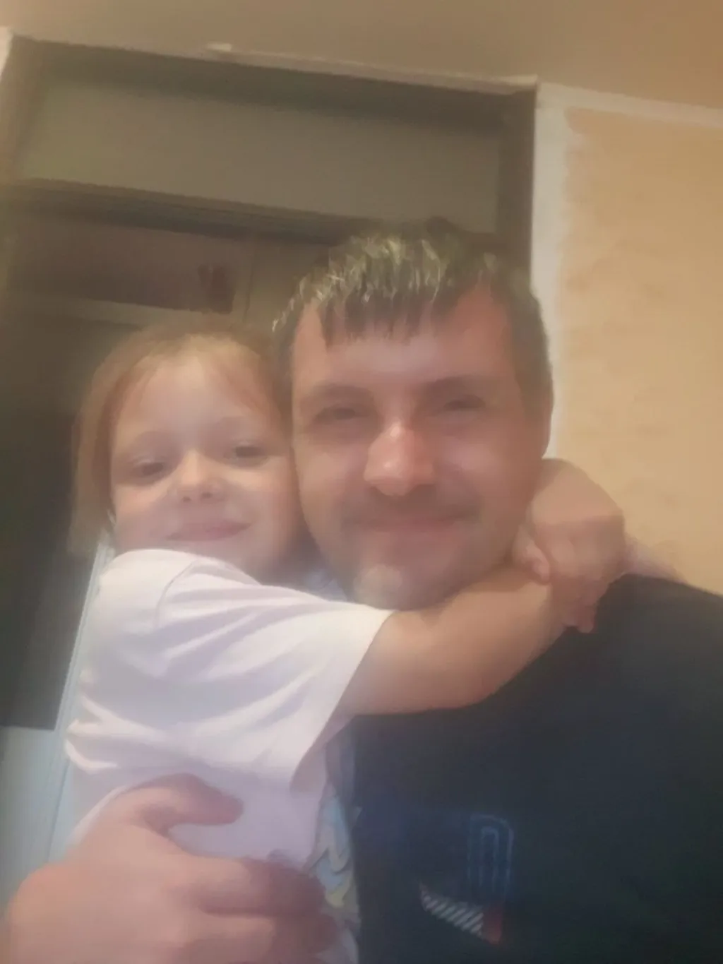 У Дніпрі дівчинка, на яку впав стілець з артінсталяції, прийшла до тями