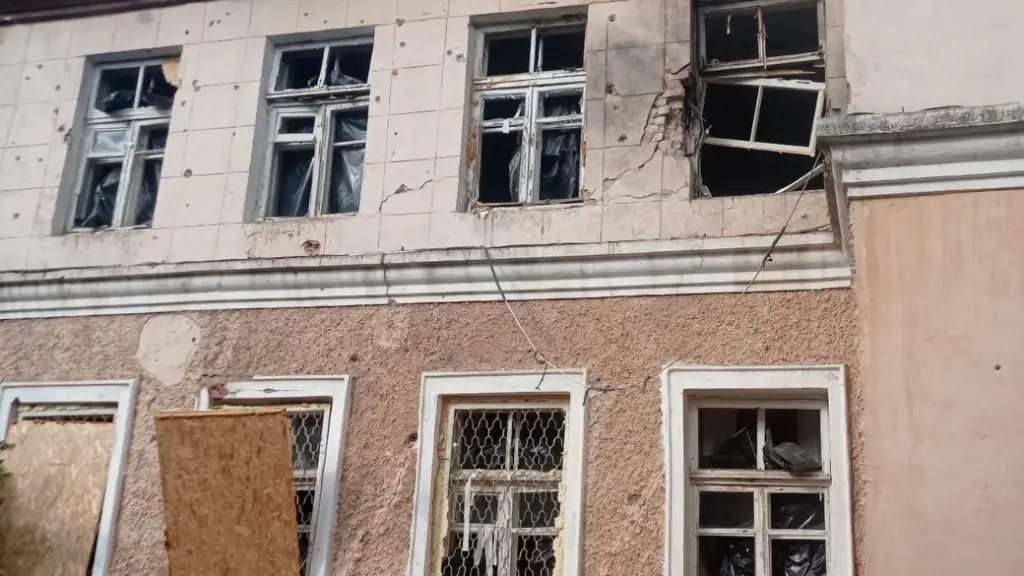 Російські війська обстріляли Нікопольщину та Криворіжжя: пошкоджені будівлі та інфраструктура