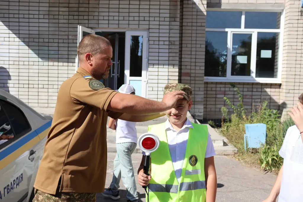 Нацгвардійці провели для ліцеїстів пізнавальну лекцію з безпеки на дорозі