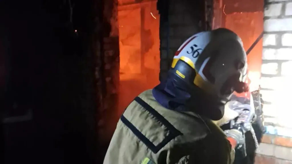 На Нікопольщині рятувальники ліквідували масштабну пожежу у житловому будинку