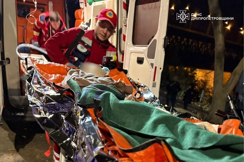 У Дніпрі врятували 17-річну дівчину, яка стрибнула з Амурського мосту У Дніпрі врятували 17-річну дівчину, яка стрибнула з Амурського мосту