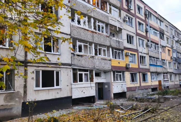 Черговий удар по Павлограду: дрон-камікадзе пошкодив житлові будинки, авто та газогін
