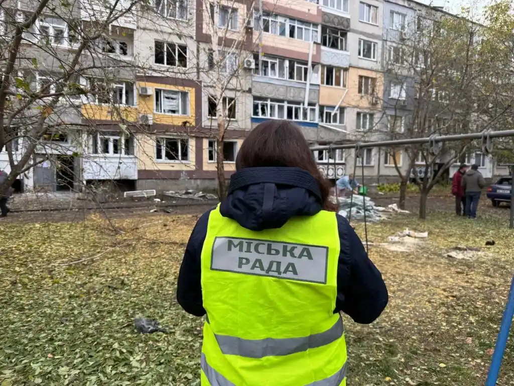 Черговий удар по Павлограду: дрон-камікадзе пошкодив житлові будинки, авто та газогін