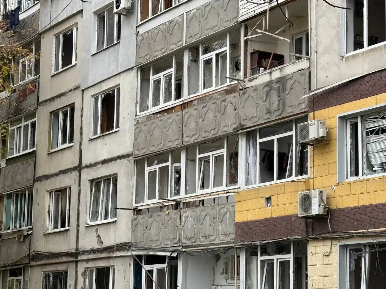 Черговий удар по Павлограду: дрон-камікадзе пошкодив житлові будинки, авто та газогін