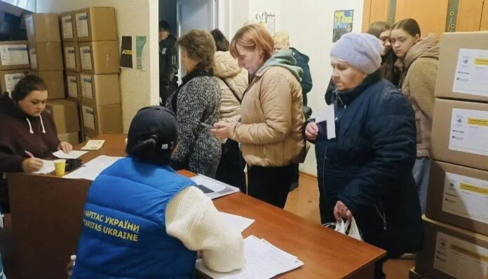 У Павлограді переселенці з Донеччини отримали гігієнічні набори від благодійників
