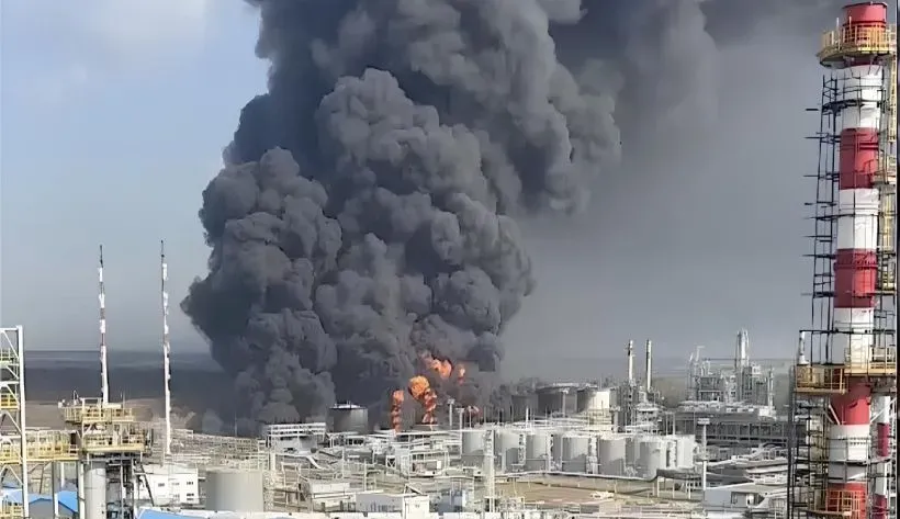 Пожежі на Нижньогородському НПЗ та нафтохімічному заводі в Башкортостані після атаки дронів