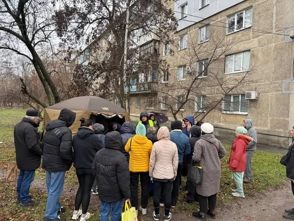 Павлоград зазнав нічної атаки: пошкоджені будинки та містяни звертаються по допомогу
