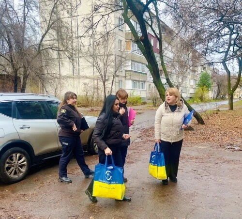 Соціальні служби та поліція провели рейд і відвідали родини у складних обставинах
