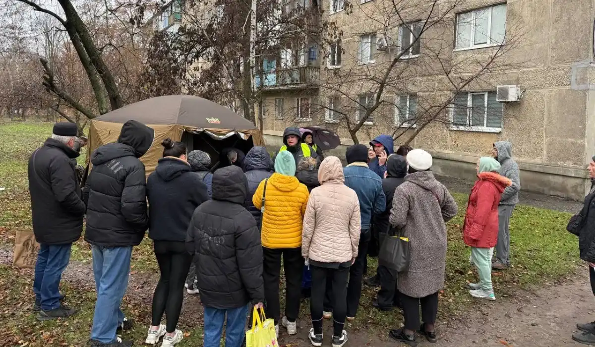 У Павлограді ліквідовують наслідки нічної атаки: пошкоджені будинки, інфраструктура та приватний транспорт