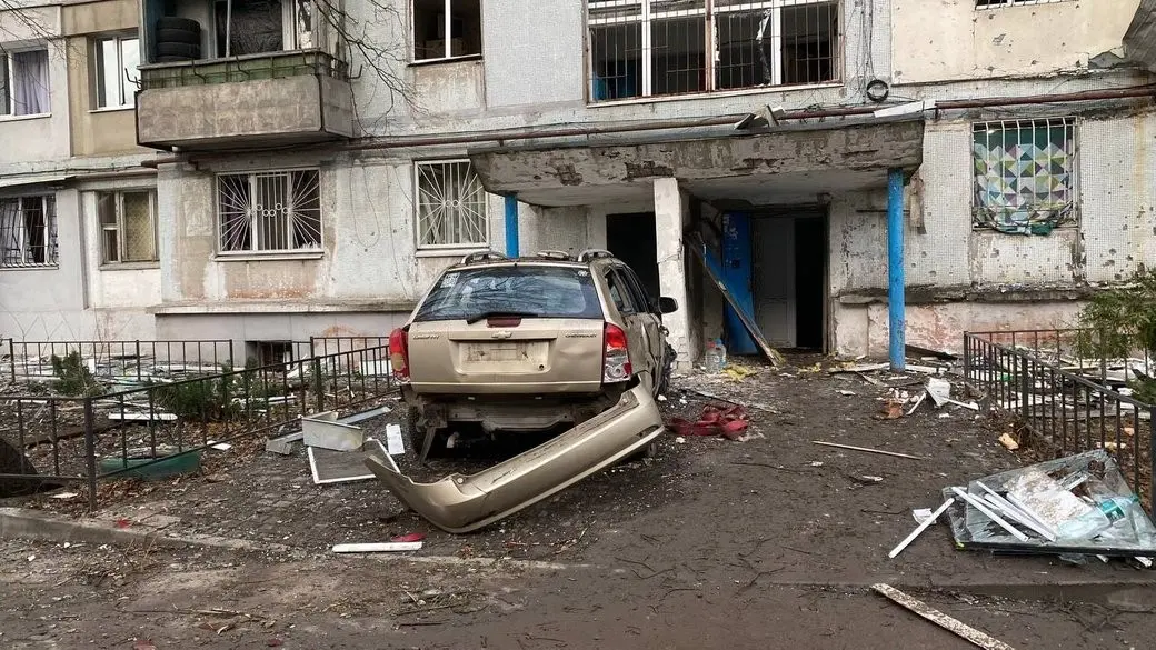 У Дніпрі нічний обстріл РФ спричинив поранення 15 людей та масштабні пошкодження будинків