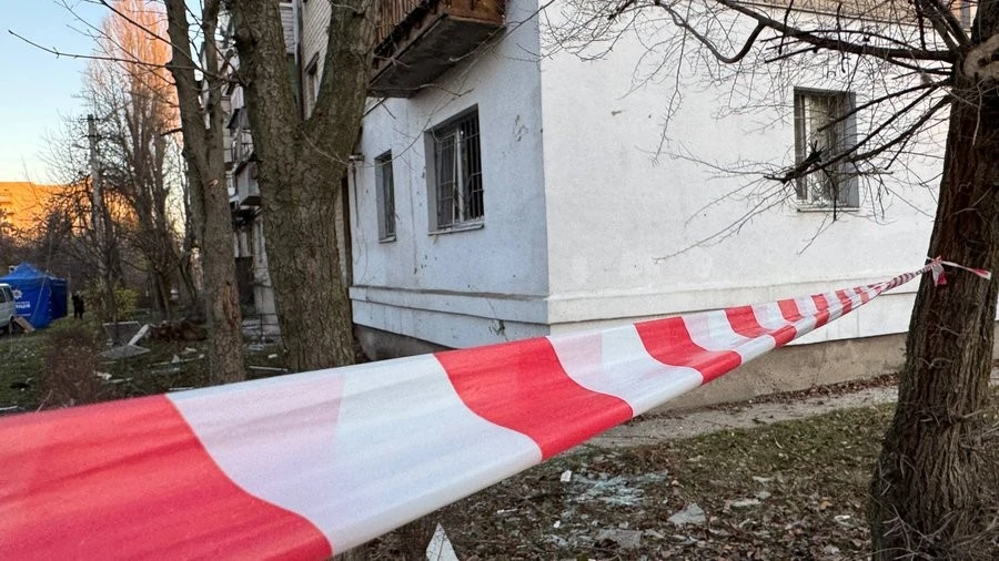У Дніпрі під час атаки дрона поранено жінку та її доньку