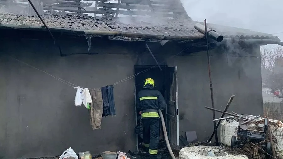Наслідки пожеж на Дніпропетровщині: знайдено тіло чоловіка, врятовано жінку