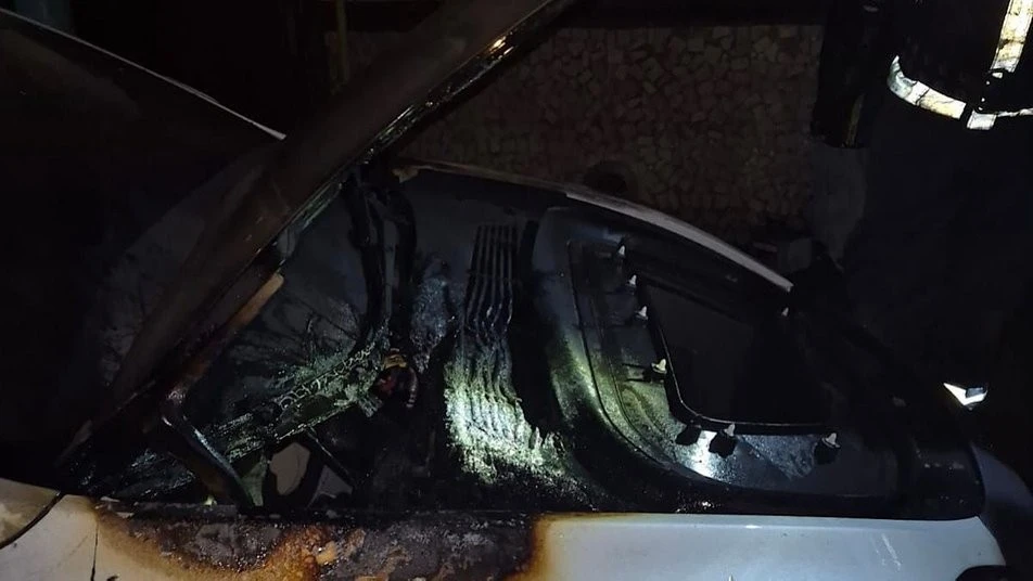 У Кривому Розі затримали чоловіка, якого підозрюють у навмисному підпалі автомобіля