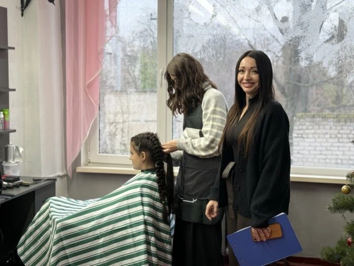 У професійному ліцеї Західного Донбасу запрацював перукарський простір для переселенців