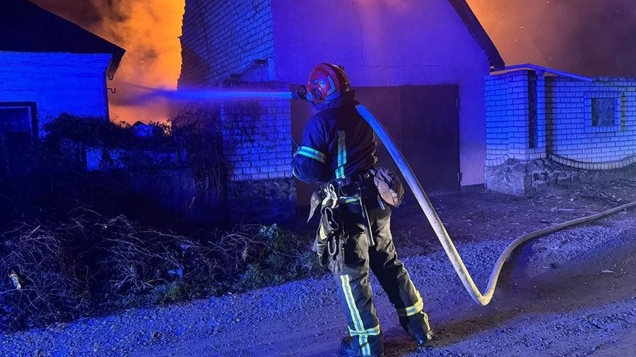 У Дніпрі ліквідували пожежу в приватному домоволодінні площею 100 кв.м