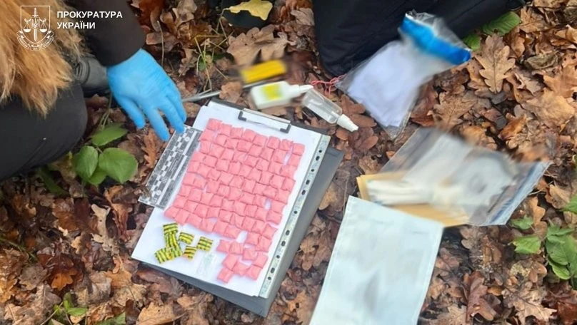 У Львові викрили студентку, яка намагалася поширювати канабіс через «закладки»