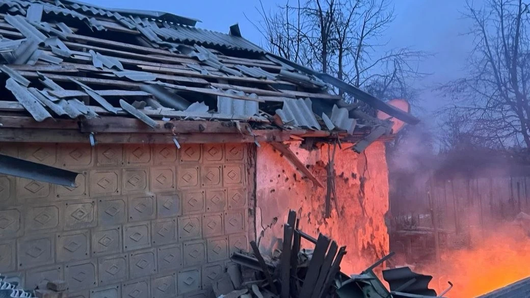 Нікопольщина і Криворіжжя під обстрілами: поранений чоловік та руйнування цивільних об’єктів