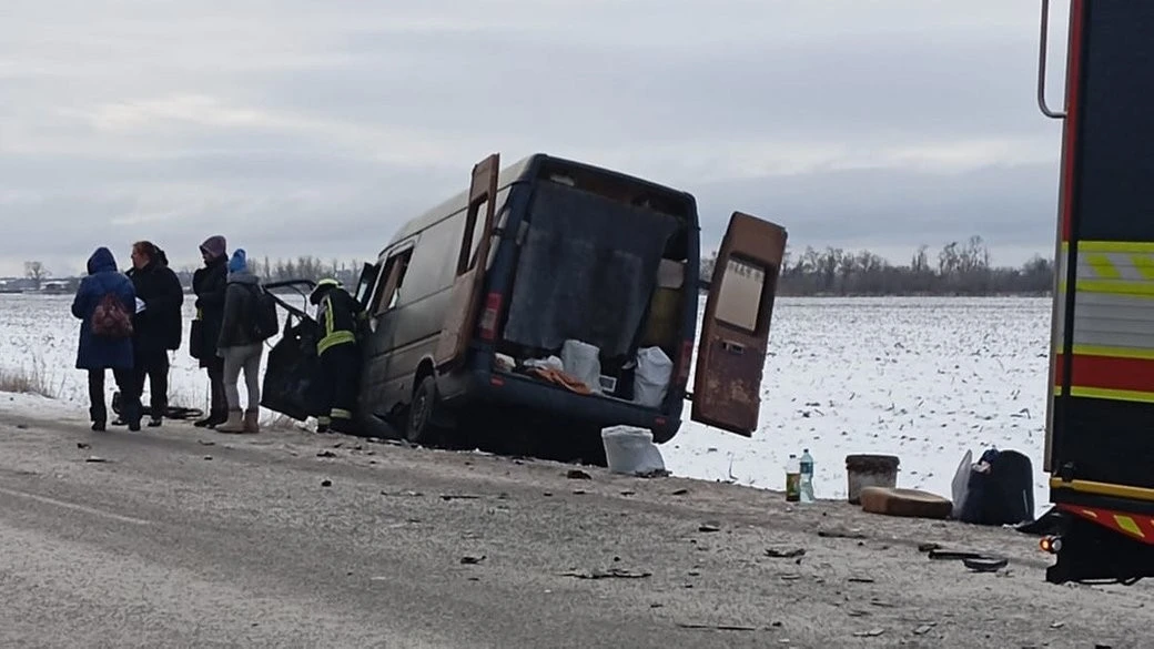 Ранкова аварія на трасі біля Чумаків: постраждалих довелося визволяти рятувальникам