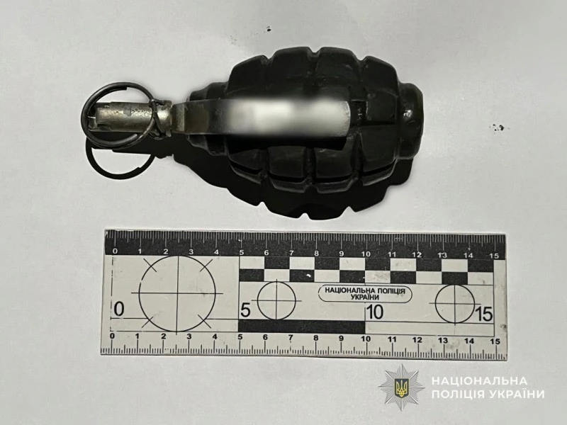 Погрози в магазинах і бойова граната: у Павлограді затримали чоловіка за хуліганство