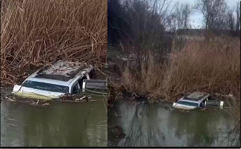 Занесло на містку: позашляховик із людьми пішов під воду на Дніпропетровщині