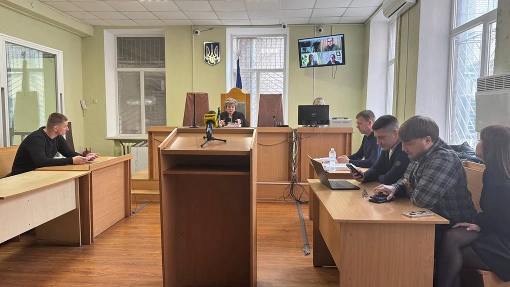 Справу Тищенка у Дніпрі слухають далі: суд зосередився на відеодоказах обшуків