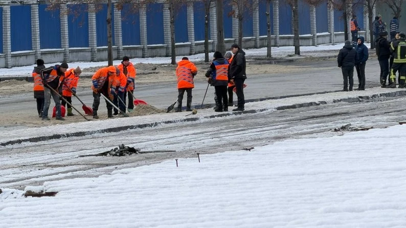 Дронова атака по Дніпру: удар по підприємству, сотні тонн олії на Набережній і свідчення очевидців