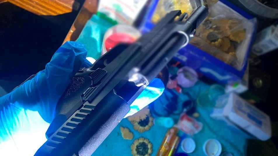 Погрози зі зброєю у магазині: у Подільському районі Києва затримали чоловіка