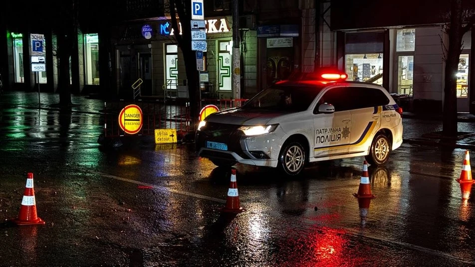 У центрі Дніпра обмежили рух через провал ґрунту на будівництві метро