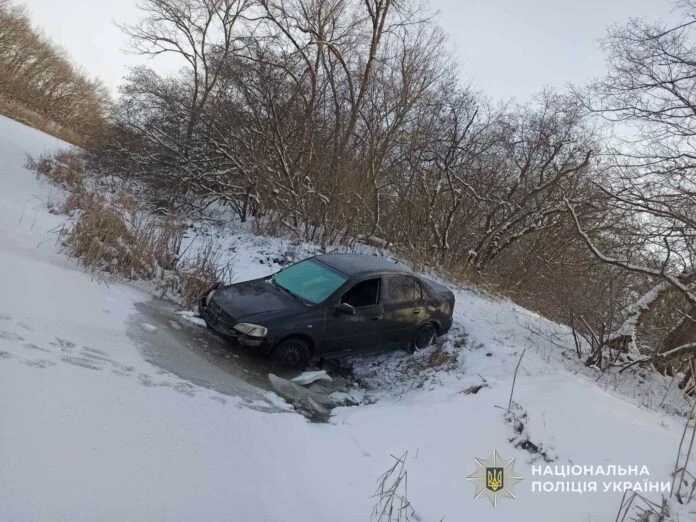 Викрадення з погрозами: підозрюваних у нападі на автовласника затримали за межами області