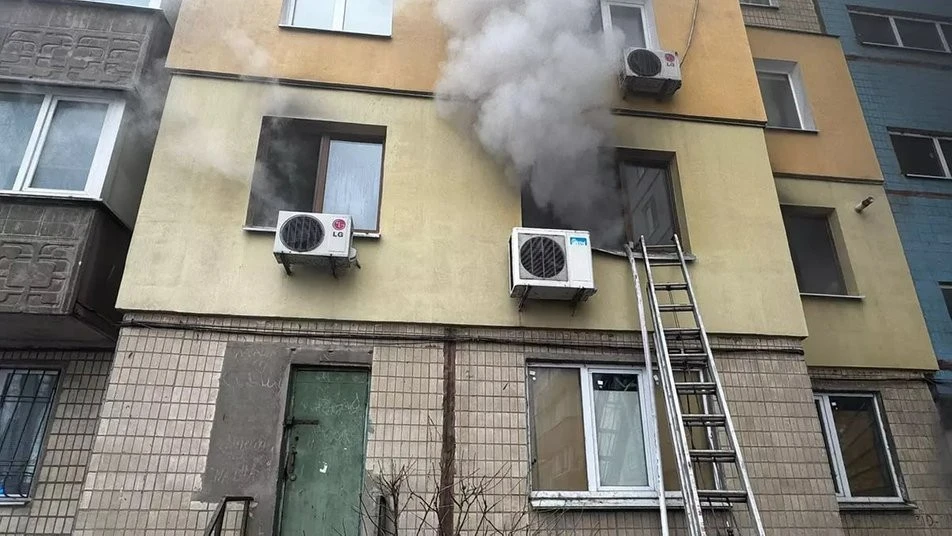 Вогонь на другому поверсі: у Новокодацькому районі Дніпра евакуювали мешканців будинку