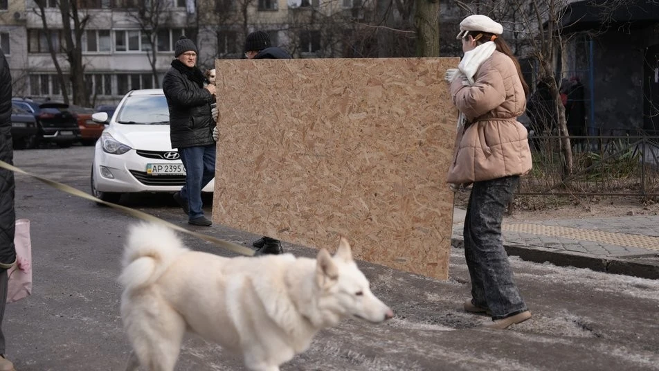 Після нічних ударів: Дніпро зранку оглядає наслідки атаки дронів