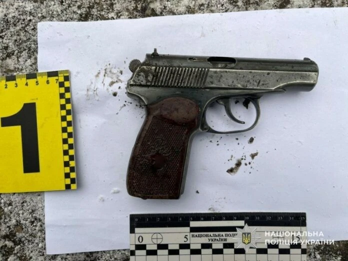 Погрози на вулиці Павлограда: нетверезого чоловіка зі зброєю затримали на місці