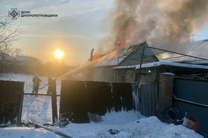 Полум’я серед дня: у Павлограді спалахнув гараж на приватному подвір’ї