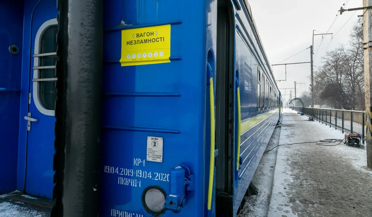 Рейки надії: до Павлограда прямує автономний «вагон незламності» від «Укрзалізниці»