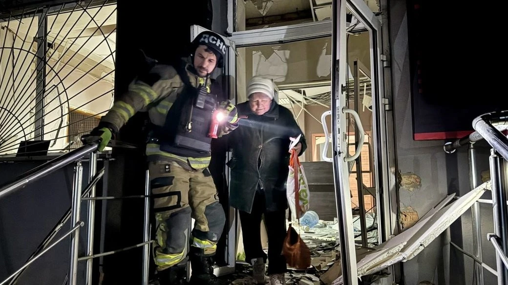 Нічна атака на Дніпро: сотні будинків без тепла, є поранені та масштабні руйнування