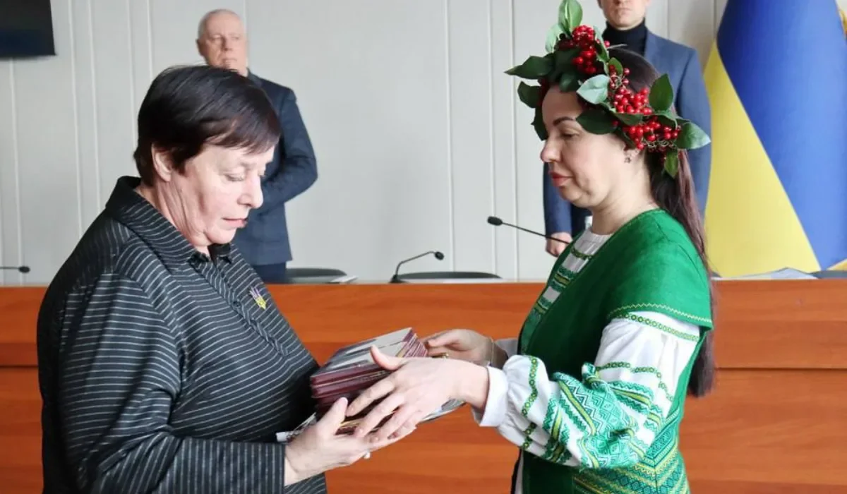 Мужність та відданість громаді: у Павлограді вшанували воїнів і волонтерів