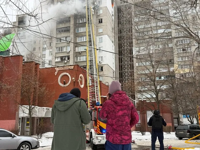 Удар дрона по висотці в Дніпрі: обпалені долі та дивовижні порятунки на верхніх поверхах
