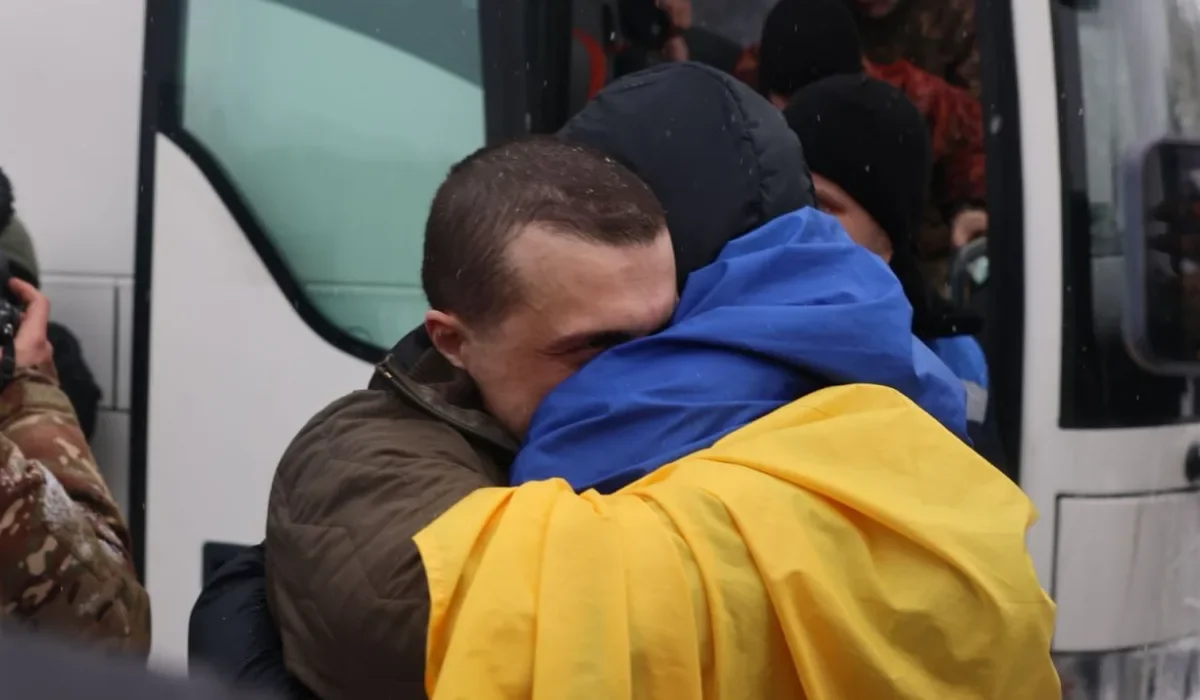 Додому крізь роки невідомості: Придніпров’я зустрічає десятьох визволених захисників