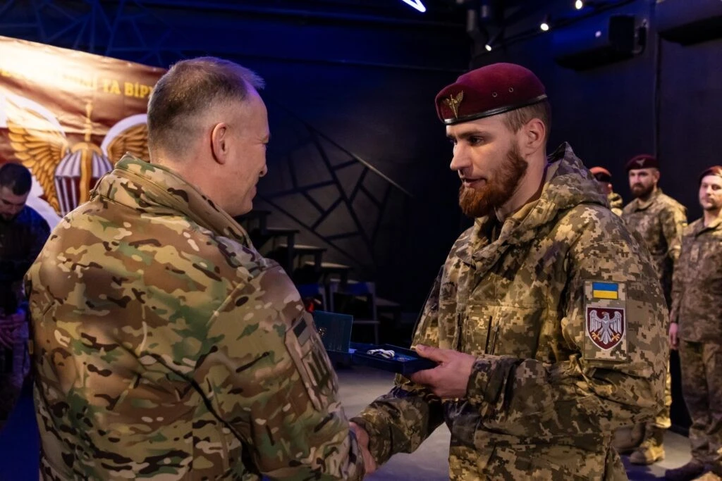Від оператора машин до бойового капітана: історія павлоградця, який зібрав три нагороди Головнокомандувача