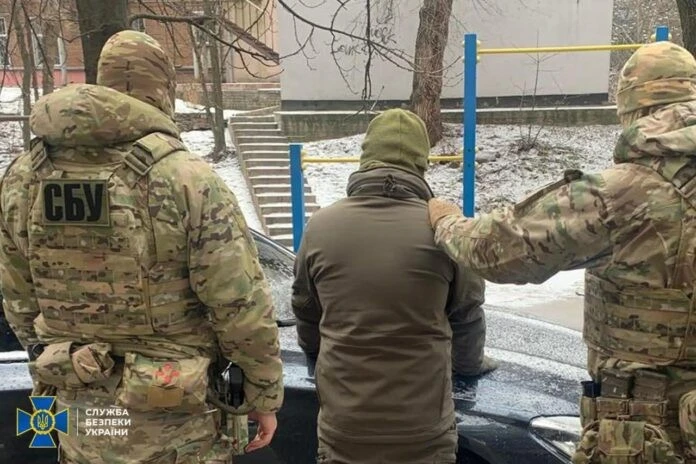 Трансфер для дезертирів: на Дніпропетровщині викрили масштабну схему втечі з фронту