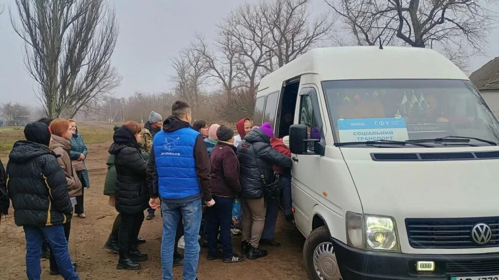 Транспортний порятунок: як на Дніпропетровщині відновлюють зв’язок із цивілізацією для прифронтових громад