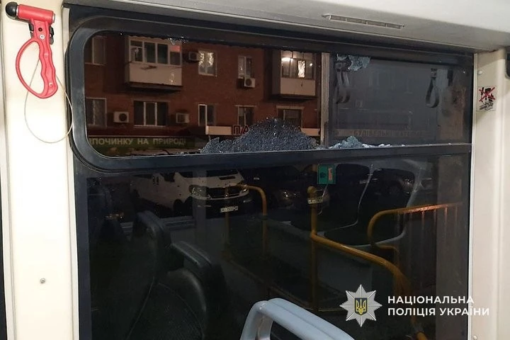 Стрілянина в Кривому Розі: через конфлікт із 18-річним хлопцем дівчина отримала поранення ока