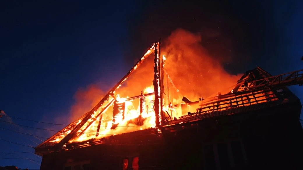 У Кривому Розі діти самі вибралися з палаючого будинку і потрапили до лікарні