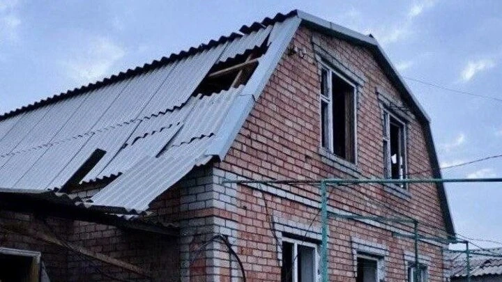 Ніч під ударами дронів: на Дніпропетровщині палали будівлі й АЗС