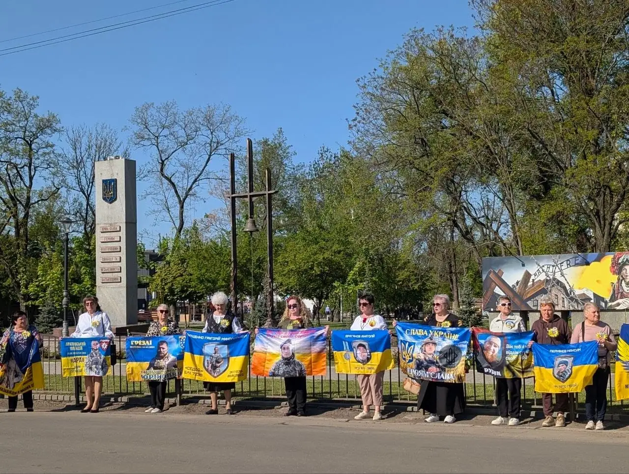 Павлоград передав посмертні нагороди родинам загиблих і вшанував День пам’яті та перемоги