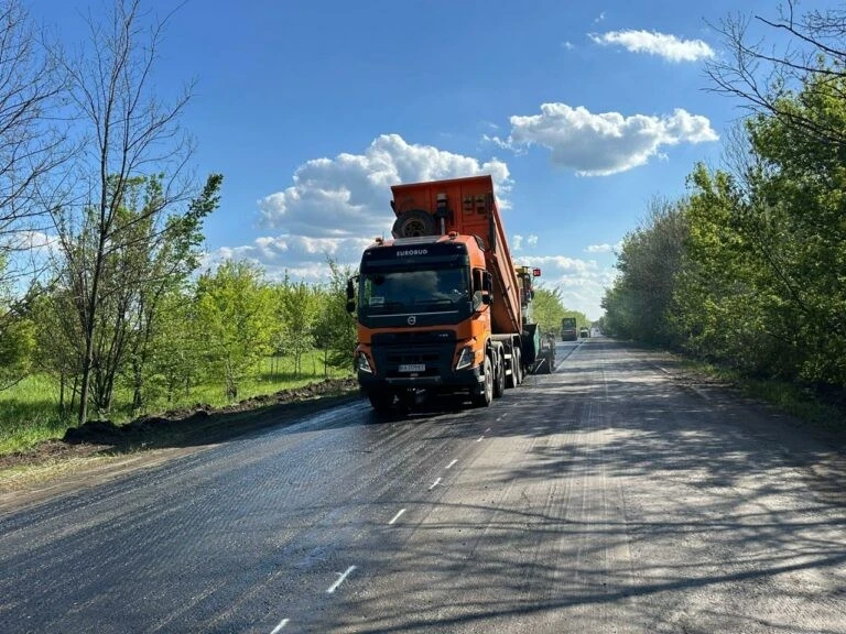 На трасі між Мерефою, Лозовою та Павлоградом оновили майже 40 тисяч квадратних метрів покриття