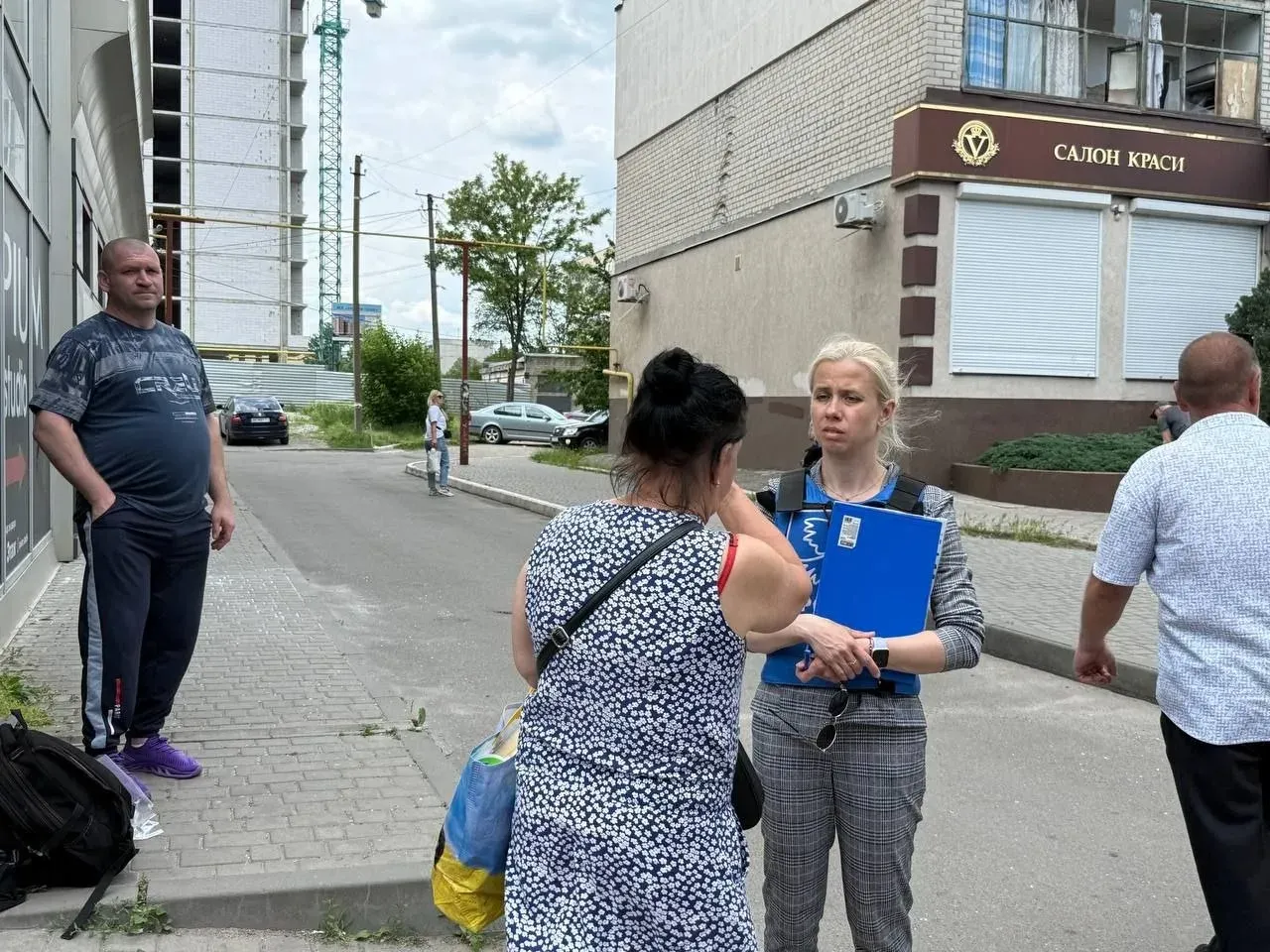 Після удару по Павлограду понад сотня родин отримала матеріали для ремонту пошкоджених осель